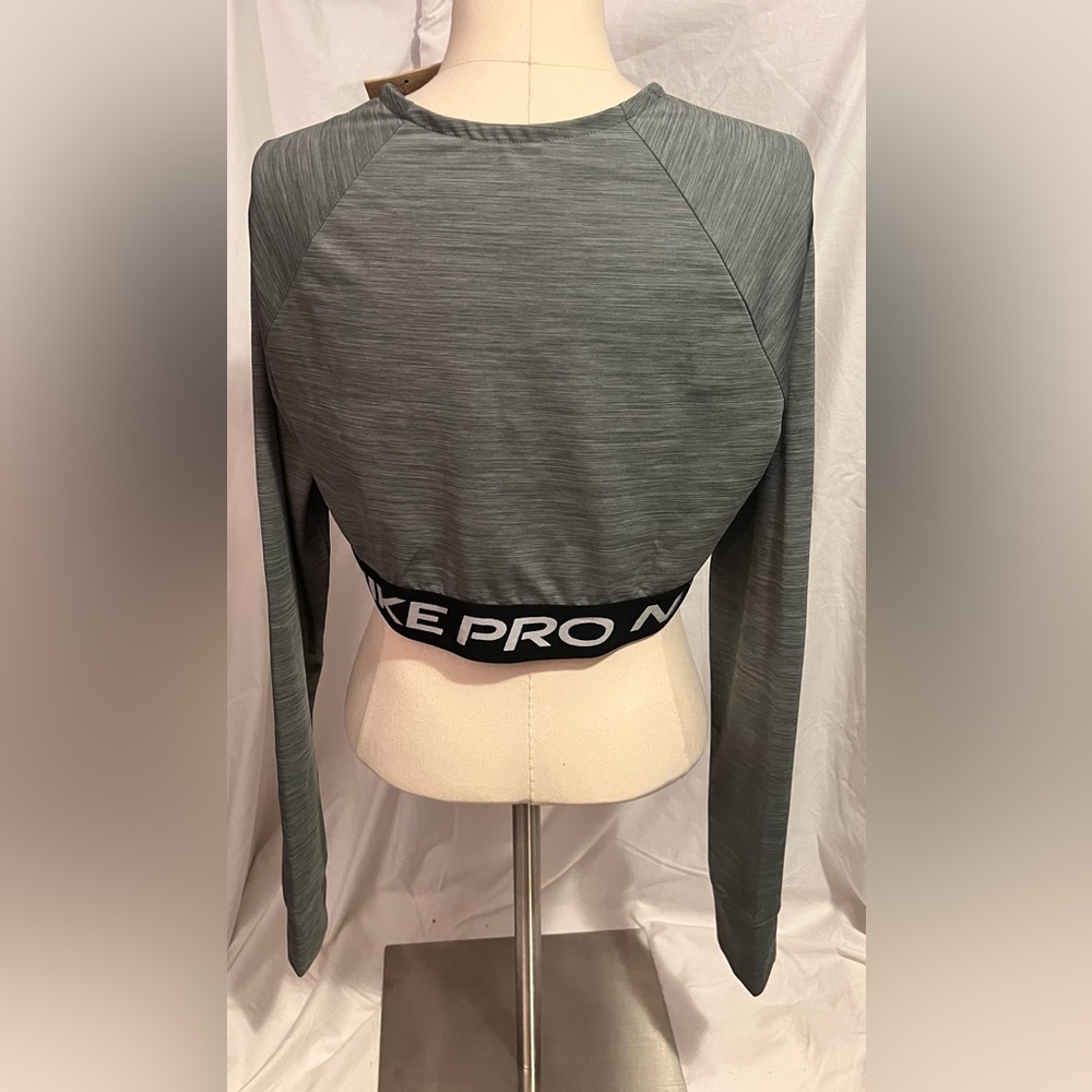 Nike pro dri-fit cropped workout top - Picture 2 of 5
